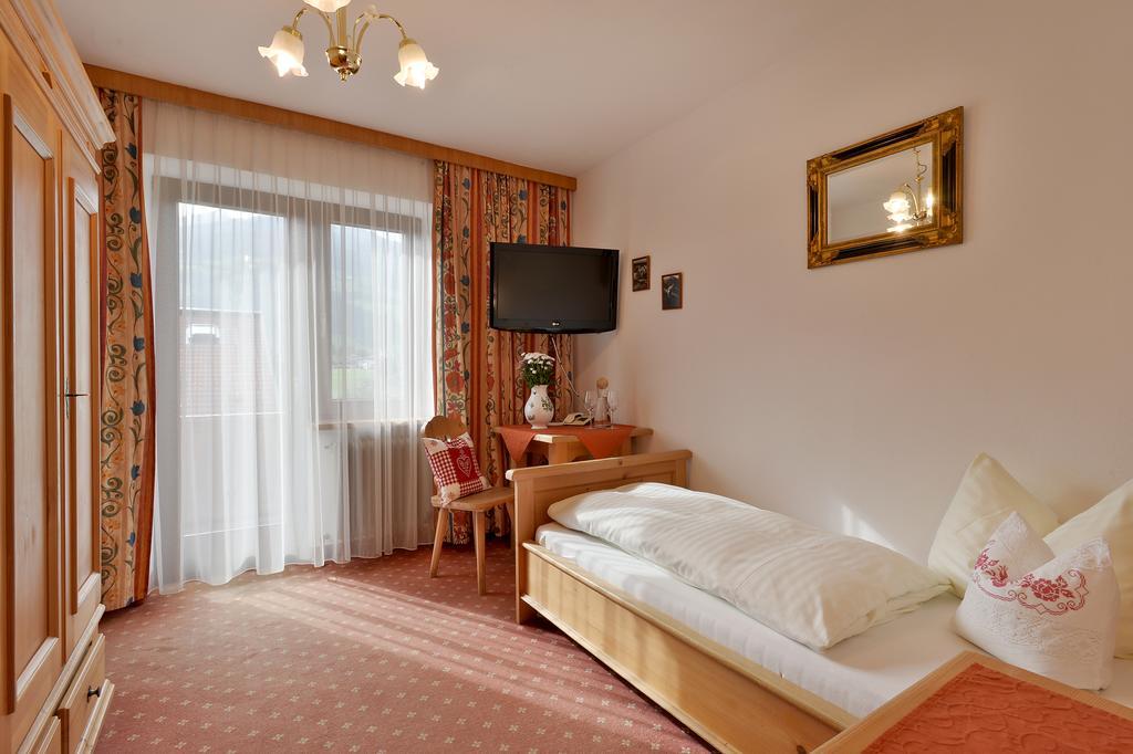 Hotel Standlhof Zillertal Uderns Exterior photo