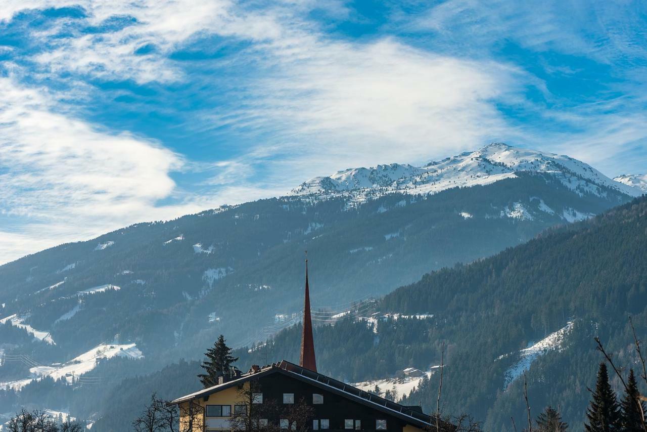 Hotel Standlhof Zillertal Uderns Exterior photo